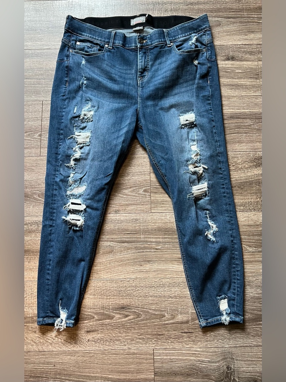 Torrid Bombshell Skinny Premium Stretch Distressed Jeans 22R Ripped Denim